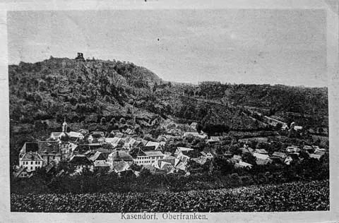 Postkarte um 1924 mit Blick auf Kasendorf, etwas undeutlich, aber man sieht das am Prelitz und am Turmberg deutlich weniger Bäume waren
