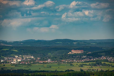Blick vom Magnusturm nach Kulmbach mit der Plassenburg