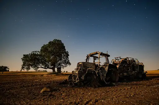 Ausgebrannter Traktor Zultenberg