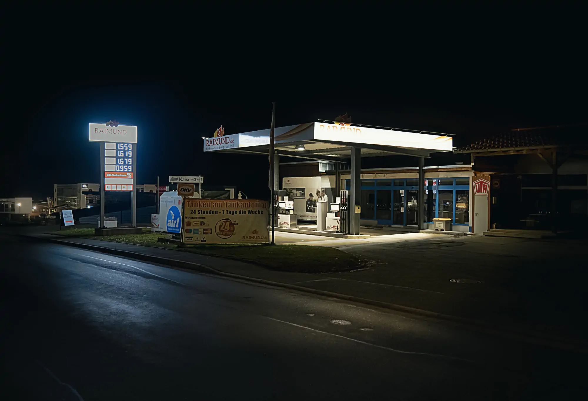 Tankstelle Kasendorf bei Nacht