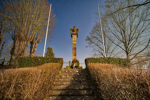 Ehrendenkmal Kasendorf nachts
