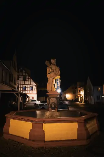 Herkulesbrunnen nachts Kasendorf