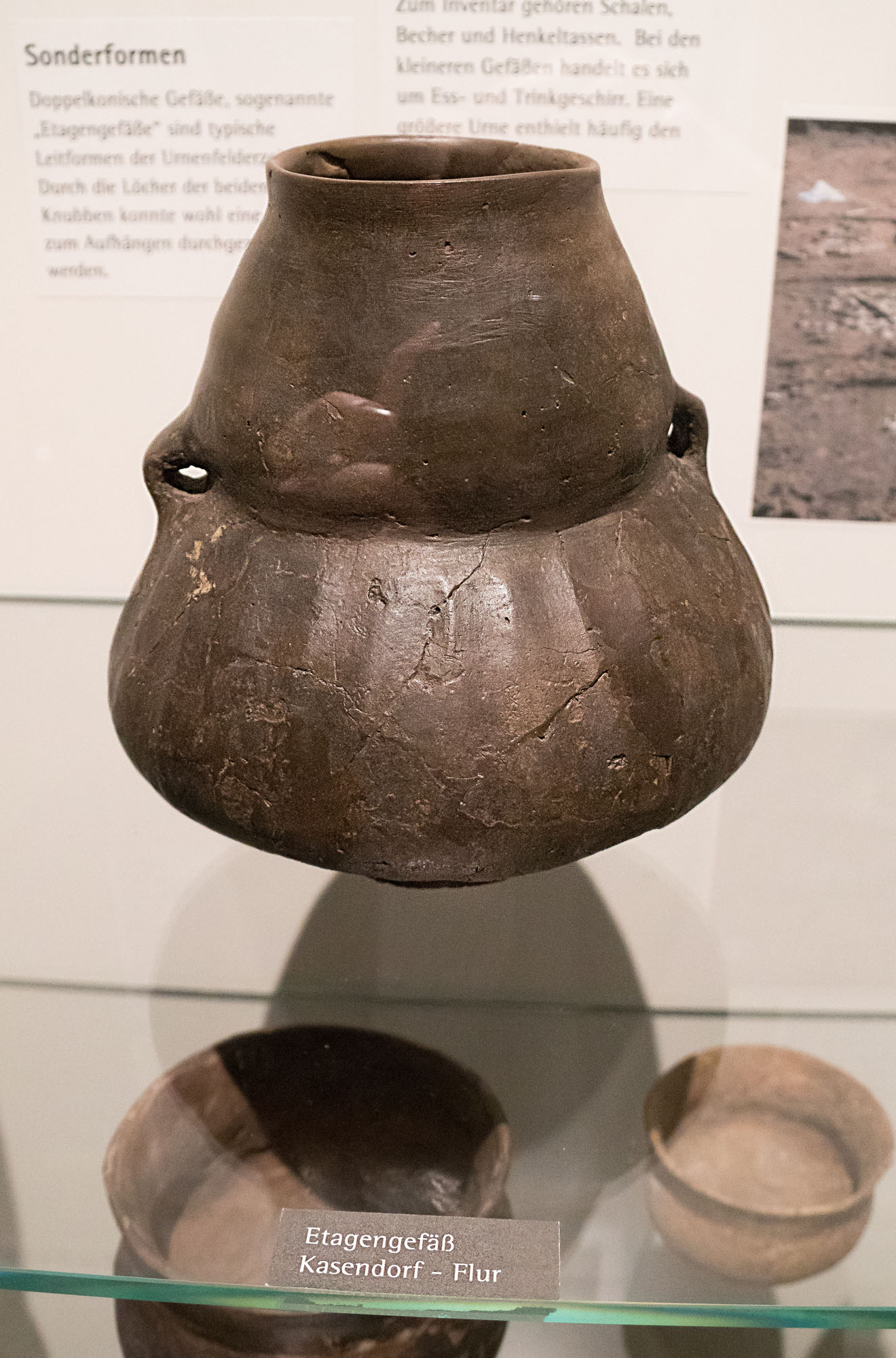 Etagengefäß aus dem Gräberfeld Kasendorf Flur